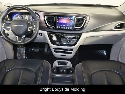 Used 2017 Chrysler Pacifica Touring-L w/ Tire & Wheel Group image 13