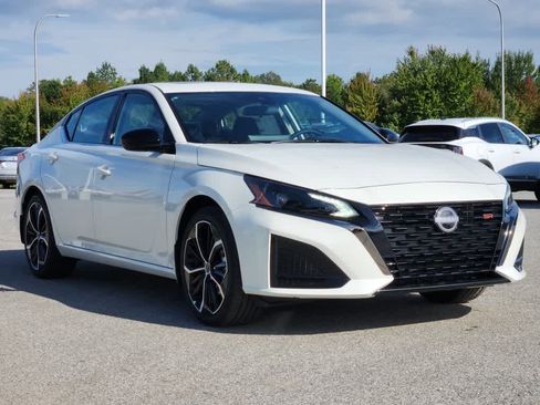 New 2025 Nissan Altima 2.5 SR w/ SR Premium Package image 2