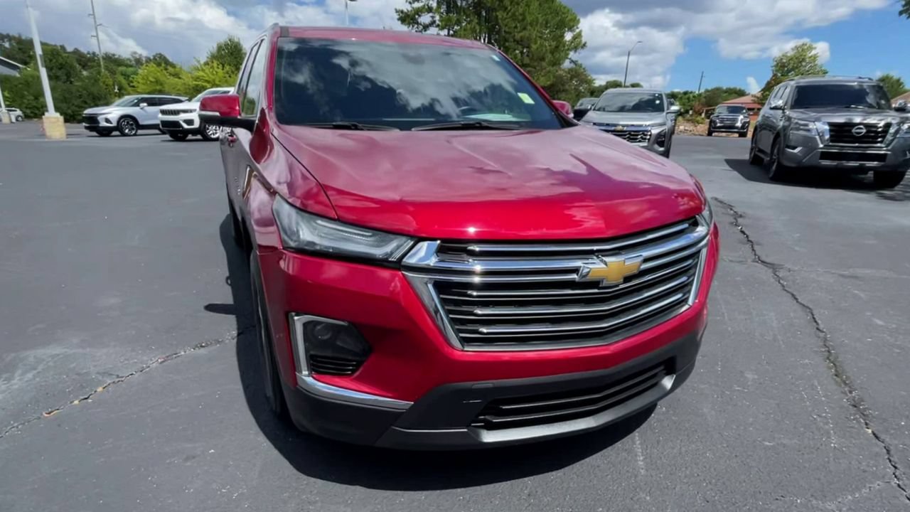 Used 2023 Chevrolet Traverse LT FWD image 3