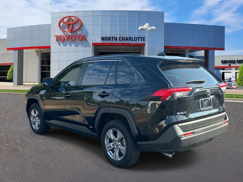 Used 2025 Toyota RAV4 XLE AWD/4WD image 6