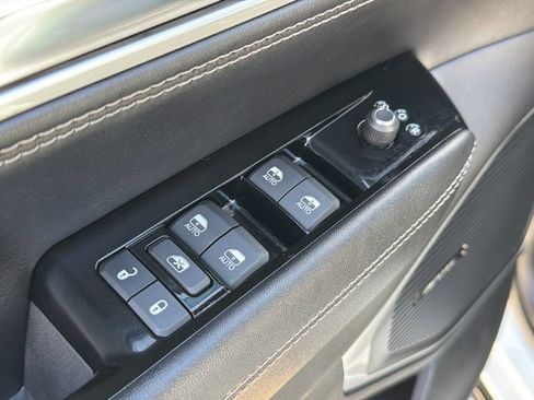 Used 2023 Jeep Wagoneer 4WD image 11