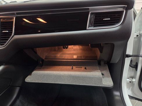 Used 2016 Porsche Macan S image 37