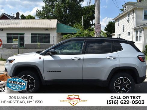 Used 2025 Jeep Compass Trailhawk AWD/4WD image 9