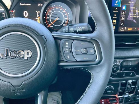 Certified 2025 Jeep Wrangler Willys image 22