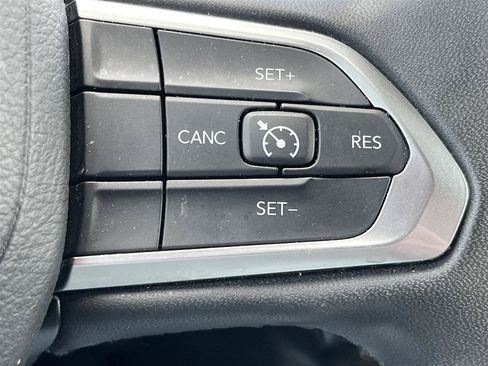 Used 2024 Jeep Compass Latitude AWD/4WD image 23