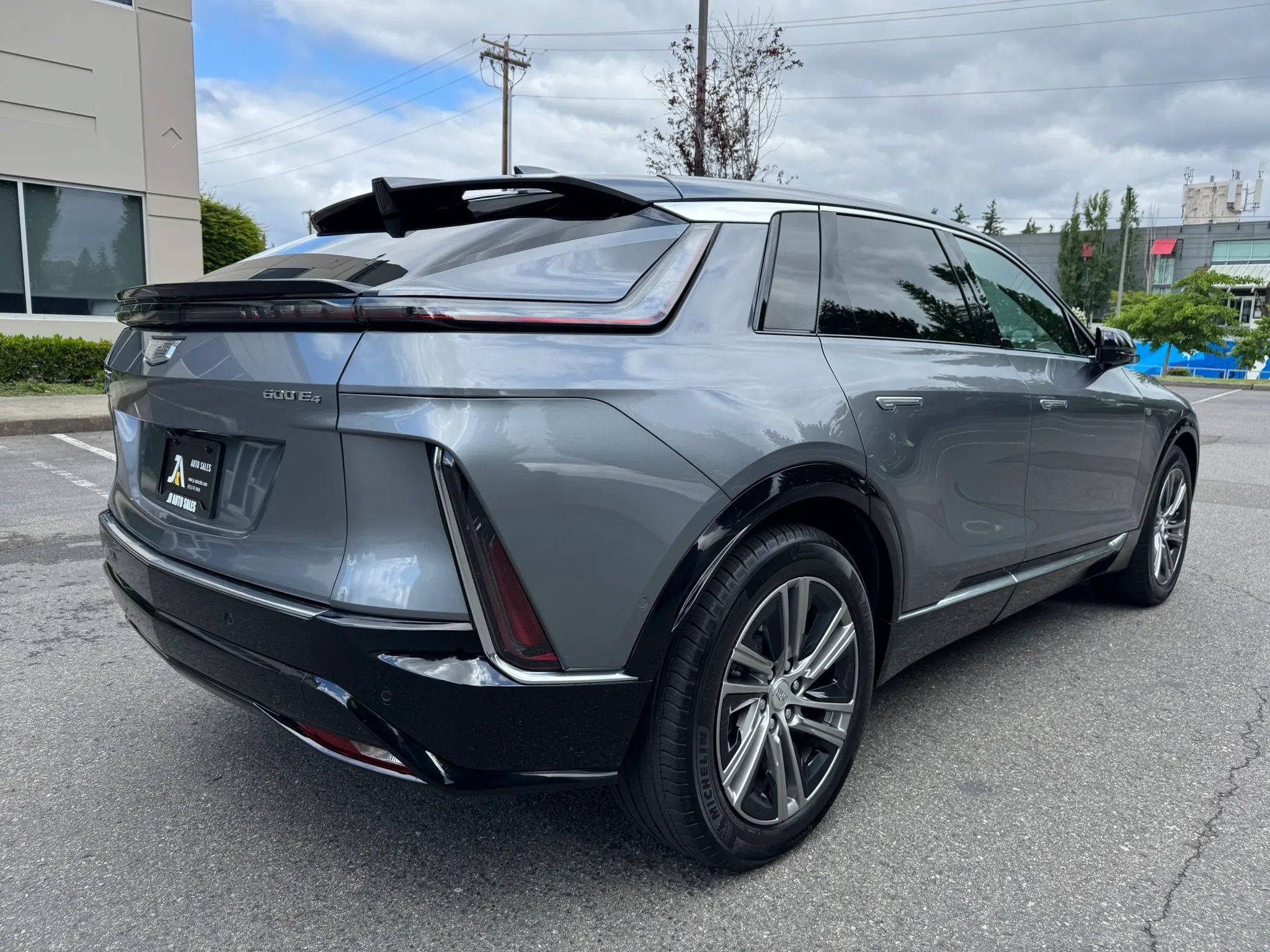 Used 2023 Cadillac Lyriq AWD image 10