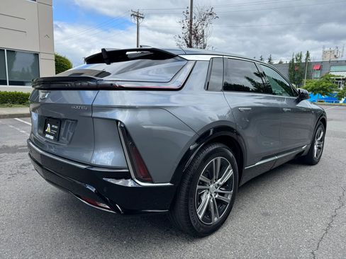 Used 2023 Cadillac Lyriq AWD image 10