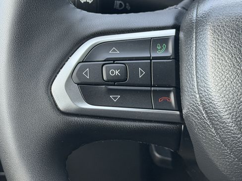 Used 2025 Jeep Compass Latitude AWD/4WD image 28