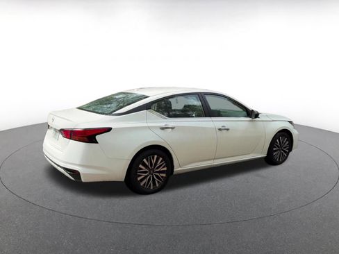 Used 2025 Nissan Altima 2.5 SV image 15