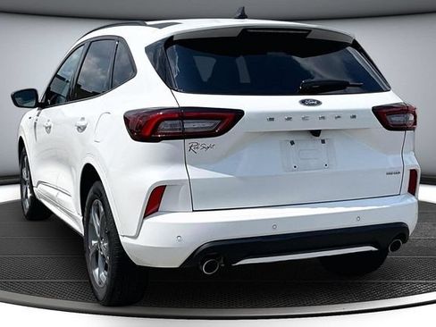 Used 2023 Ford Escape ST-Line w/ Tech Pack #1 AWD/4WD image 4