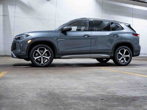 New 2025 Volkswagen Tiguan SE image 3