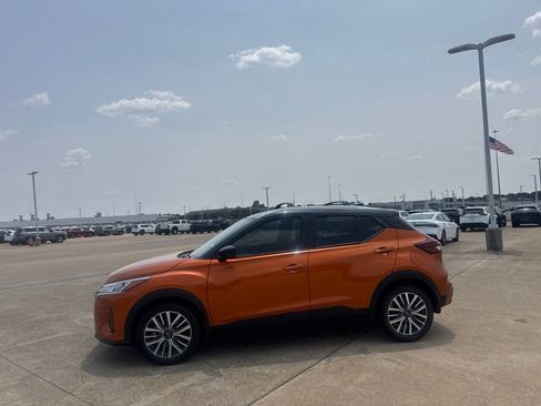 Used 2024 Nissan Kicks SV w/ Exterior Package FWD image 11