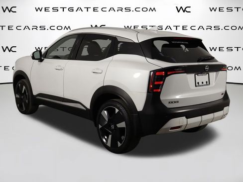 Used 2025 Nissan Kicks SR FWD image 42
