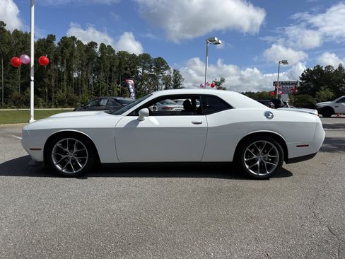 Used 2022 Dodge Challenger GT image 6