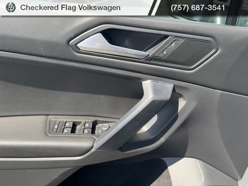 Used 2021 Volkswagen Tiguan SE w/ Panoramic Sunroof Package AWD/4WD image 14