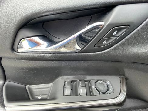 Used 2018 GMC Acadia SLT AWD/4WD image 12