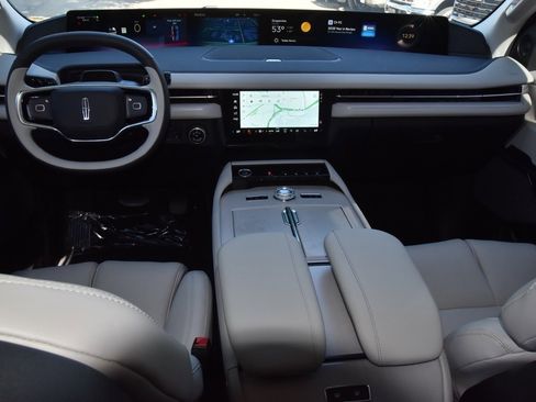 New 2025 Lincoln Navigator L Reserve image 17