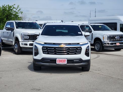 Used 2026 Chevrolet Equinox LT FWD image 2