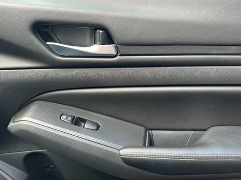 Used 2024 Nissan Altima 2.5 SV image 18