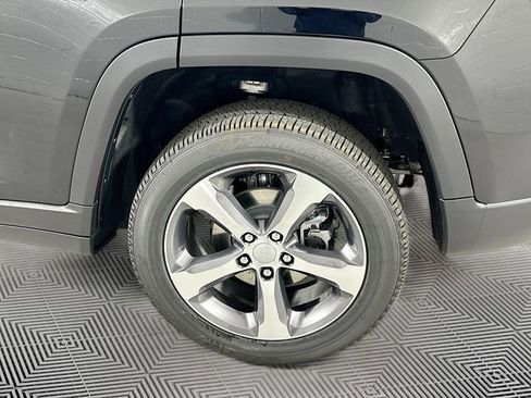 New 2025 Jeep Grand Cherokee Limited w/ Luxury Tech Group II image 16