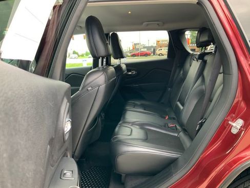 Used 2020 Jeep Cherokee Latitude Plus AWD/4WD image 19