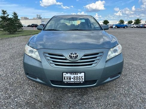 Used 2009 Toyota Camry LE FWD image 2