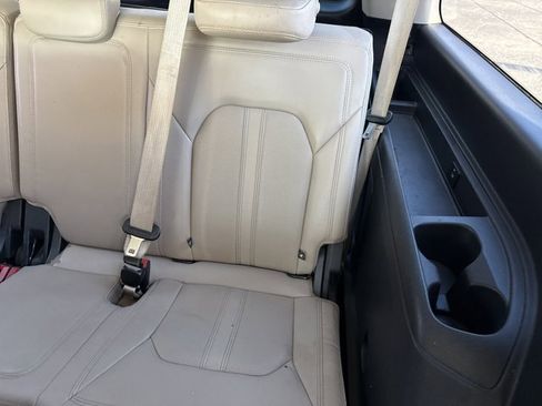 Used 2022 Ford Expedition Max Limited image 17