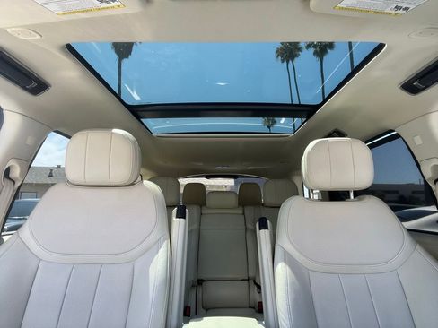 Used 2023 Land Rover Range Rover Long Wheelbase SE image 19