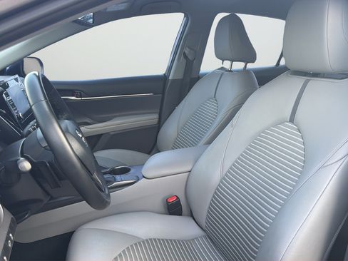 Used 2022 Toyota Camry SE w/ Convenience Package FWD image 17