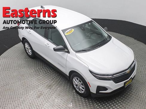 Used 2023 Chevrolet Equinox LS w/ Driver Confidence II Package FWD image 3
