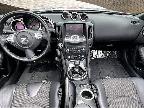 Used 2017 Nissan 370Z Touring image 15