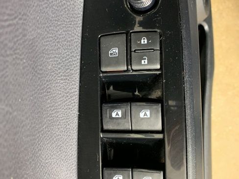 Used 2018 Toyota Prius Three image 17