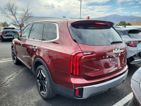 Used 2024 Kia Telluride S w/ S Sunroof Package image 3