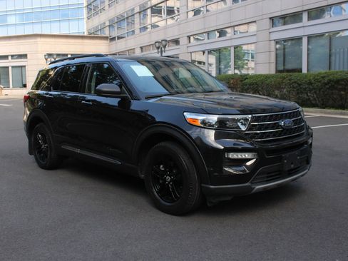 Used 2020 Ford Explorer XLT w/ Equipment Group 202A AWD/4WD image 1