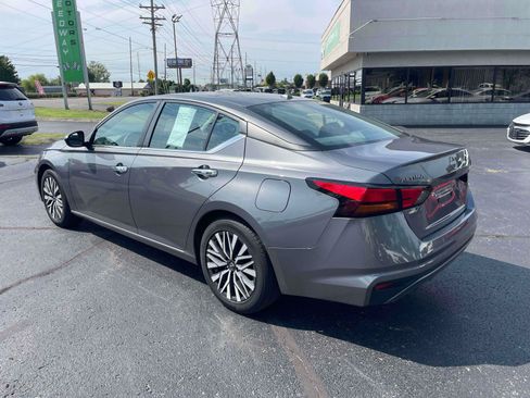 Used 2024 Nissan Altima 2.5 SV FWD image 5