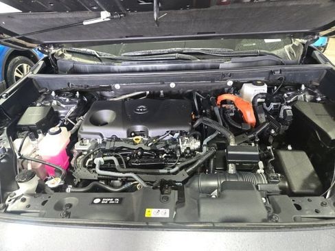 Used 2025 Toyota RAV4 XLE AWD/4WD image 19