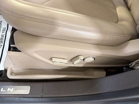 Used 2022 Lincoln Nautilus Reserve w/ Equipment Group 201A image 11