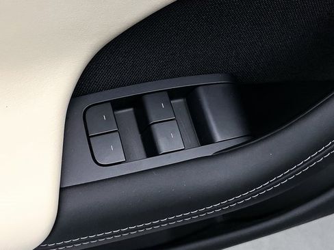 Used 2021 Tesla Model S Plaid image 16