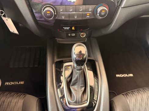 Used 2020 Nissan Rogue S FWD image 23