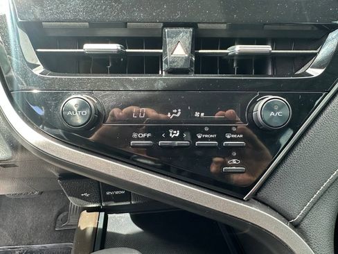 Used 2021 Toyota Camry SE FWD image 17