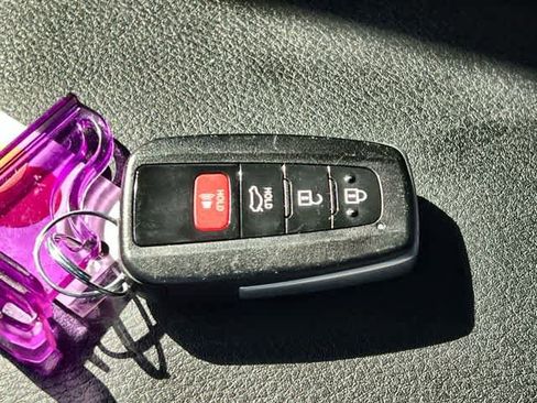 Used 2019 Toyota Tacoma TRD Sport w/ Technology Package image 21