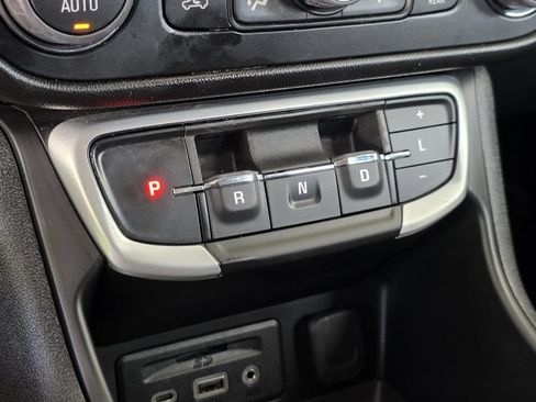Used 2023 GMC Terrain SLT AWD/4WD image 21