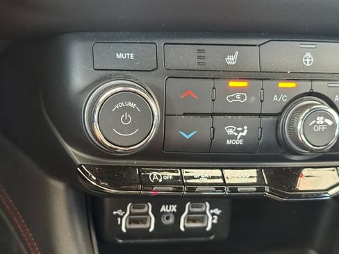 Used 2025 Dodge Durango GT AWD/4WD image 30