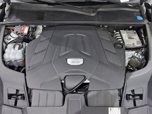 Used 2022 Porsche Cayenne Platinum Edition image 42