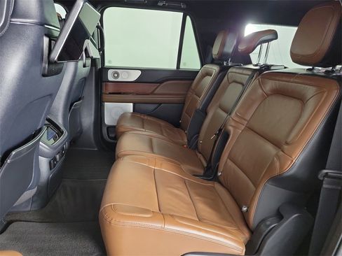 Used 2023 Lincoln Navigator L Reserve image 9