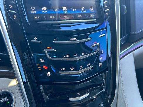Used 2020 Cadillac Escalade ESV Luxury image 17