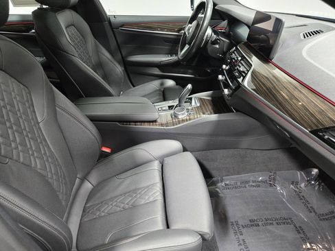 Used 2021 BMW 530e xDrive w/ M Sport Package image 52