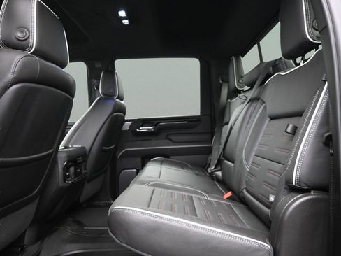 Used 2025 GMC Sierra 2500 AT4X image 33