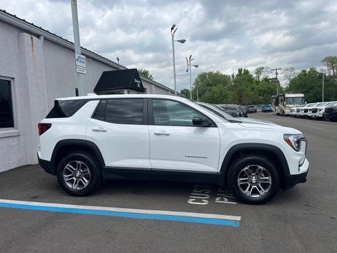 Used 2025 GMC Terrain Elevation AWD/4WD image 3