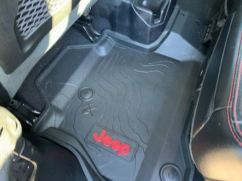 Used 2020 Jeep Gladiator Rubicon image 17